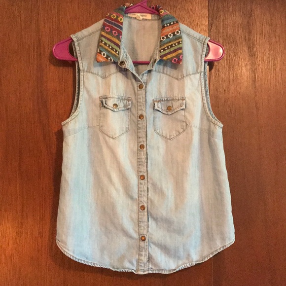 Western Denim Vest with buttons - Picture 2 of 5